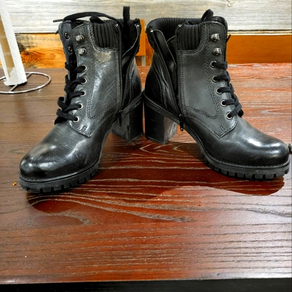 Boots - Picture 1 of 4